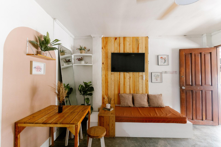 Others 4, Insta-worthy Rustic Studio with balcony -Room only, Iloilo City