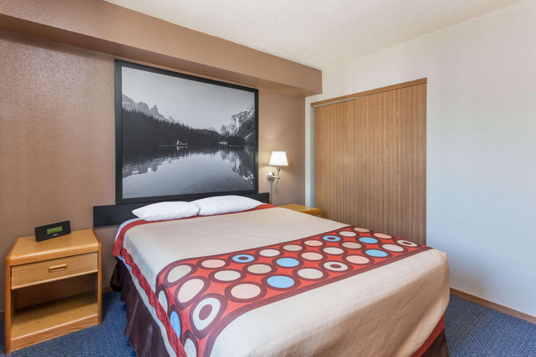 Bedroom 3, Super 8 By Wyndham Medicine Hat Ab, Division No. 1