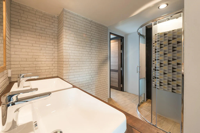 Bathroom 5, 33 Poshtel, Muang Chiang Mai