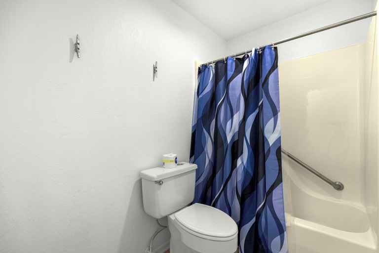Bathroom 3, The Lake House Inn, Camden