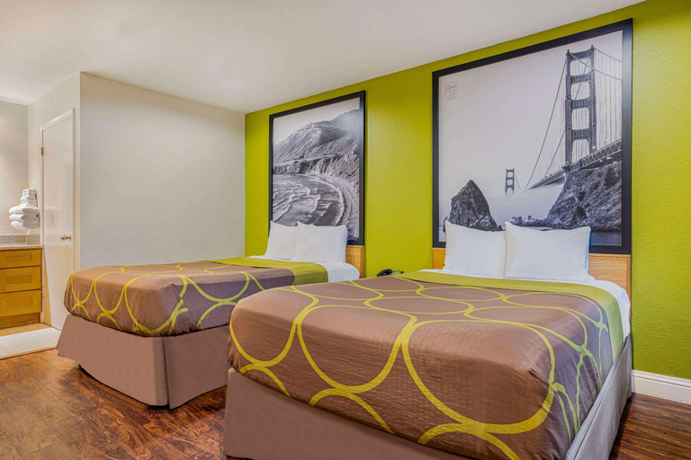 Bedroom 3, Super 8 by Wyndham Auburn, Placer