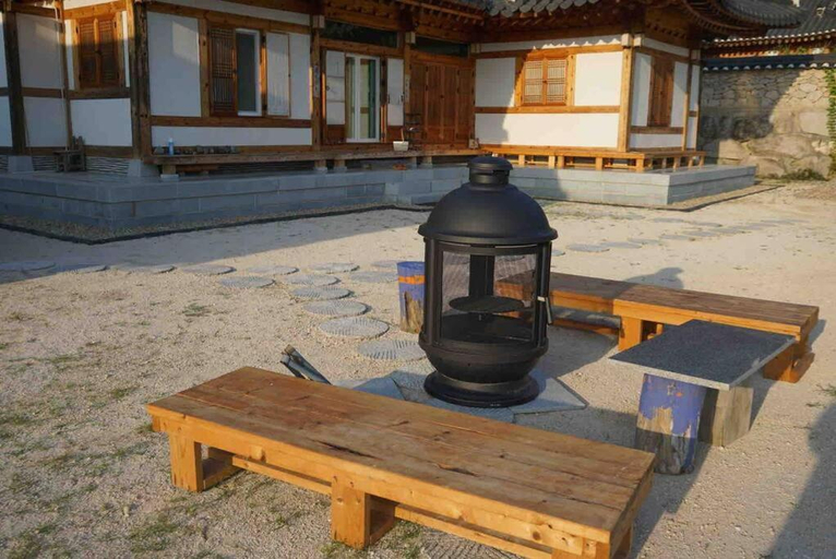 Others 5, Lee Cho Hanok, Gyeongju