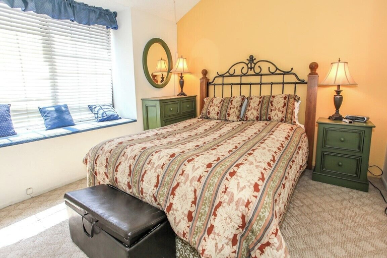 Bedroom 2, Brown Bear's Den, San Bernardino