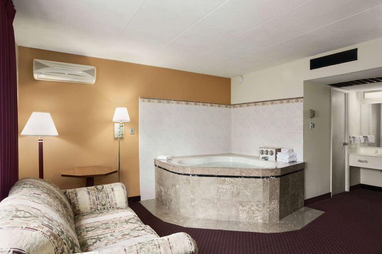Bathroom 5, Ramada by Wyndham Pittsburgh/New Stanton, Westmoreland