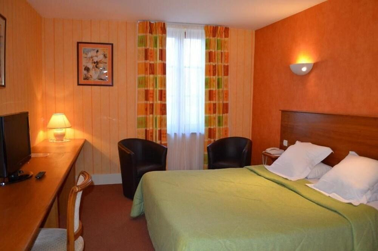 Bedroom 2, Hotel de Bourgogne, Saône-et-Loire