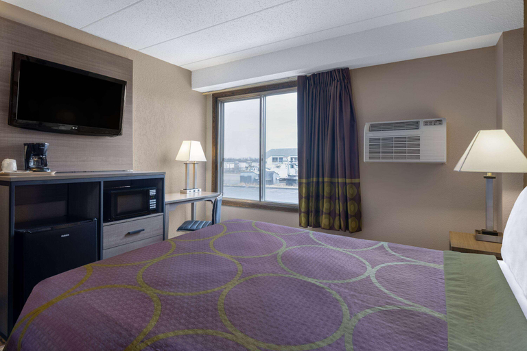 Bedroom 4, Super 8 by Wyndham Owatonna, Steele