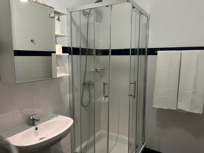 Bathroom 4, Hotel Da Gale, Albufeira