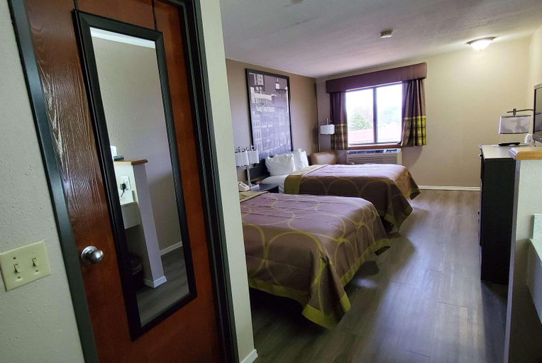 Bedroom 3, Super 8 by Wyndham Paris, Henry