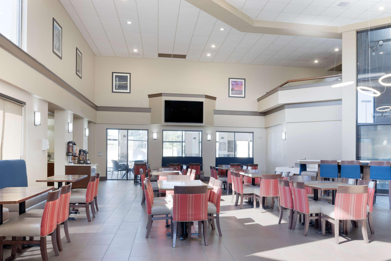 Food & Drinks 5, Comfort Inn & Suites Wichita, Sedgwick