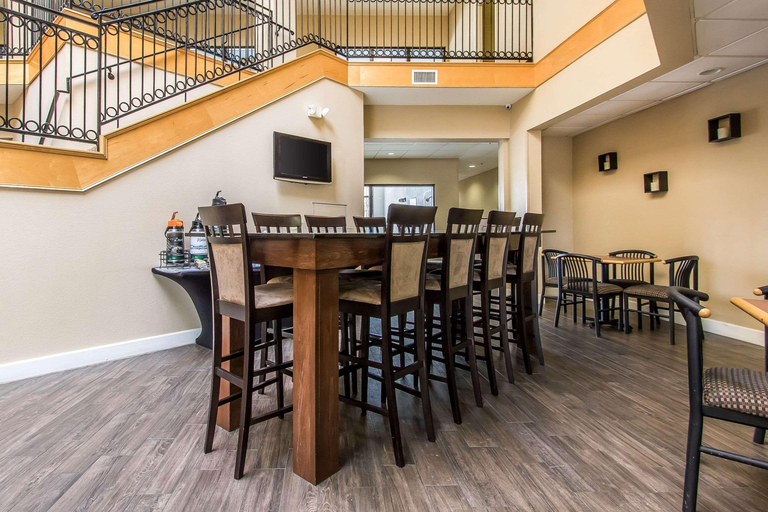 Food & Drinks 5, Quality Suites New Iberia, Iberia
