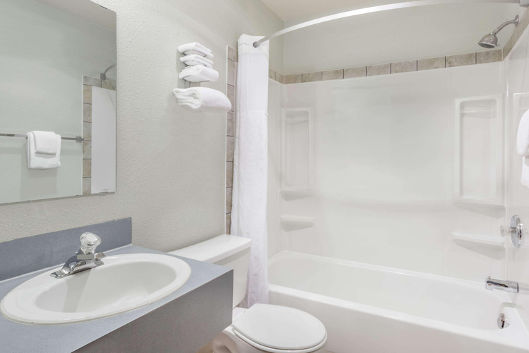Bathroom 4, Super 8 By Wyndham Medicine Hat Ab, Division No. 1