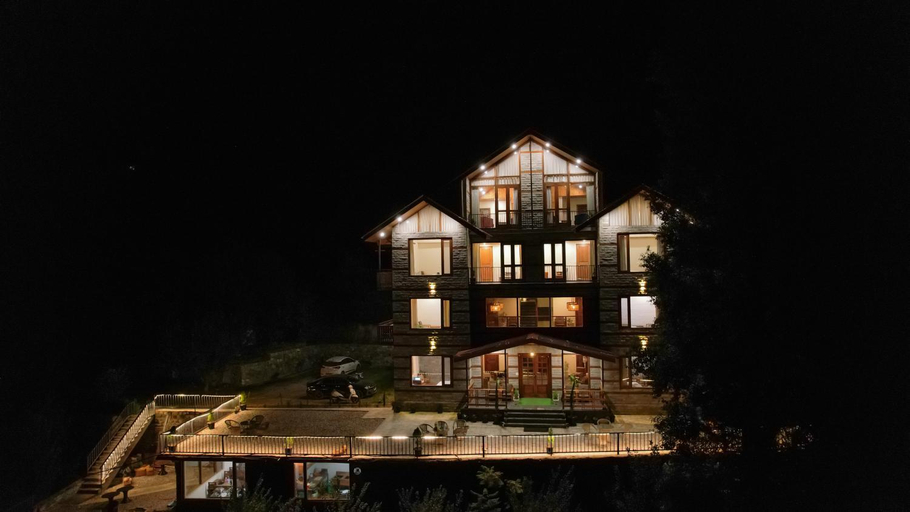 Exterior & Views