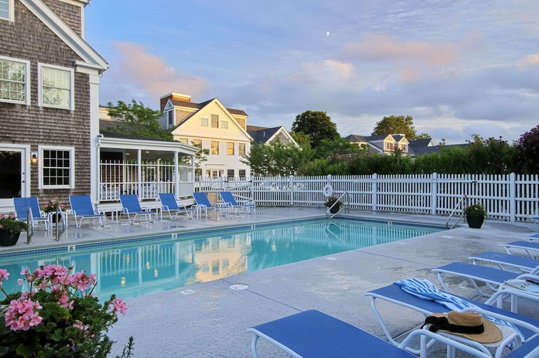 Sport & Beauty, Chatham Wayside Inn, Barnstable