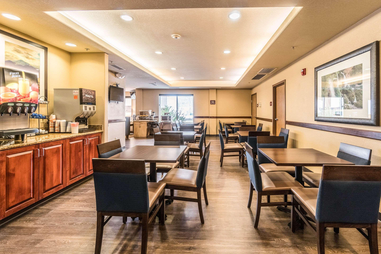 Food & Drinks 5, Comfort Inn & Suites Rifle, Garfield