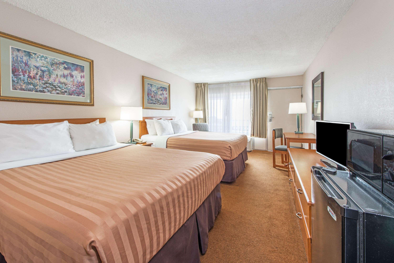 Bedroom 3, Days Inn by Wyndham Elizabethtown, Hardin