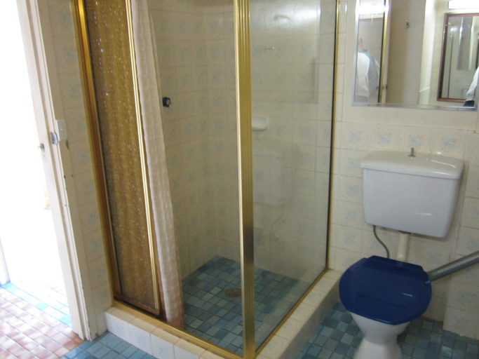 Bathroom 4, Canberra Lyneham Motor Inn, Canberra