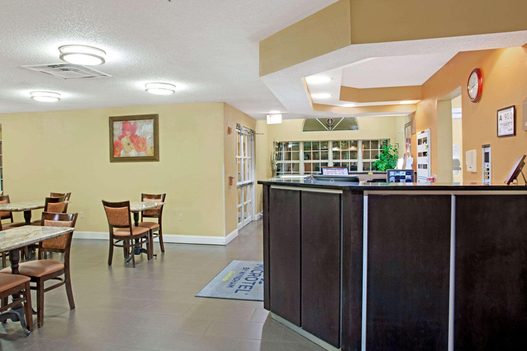 Public Area 2, Microtel Inn & Suites By Wyndham Charlotte/Univer, Mecklenburg
