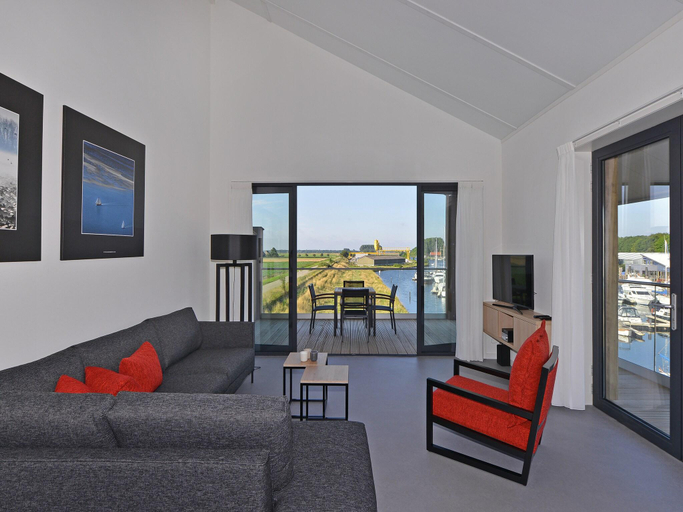 Others 4, Waterfront Apartment with Terrace, Noord-Beveland