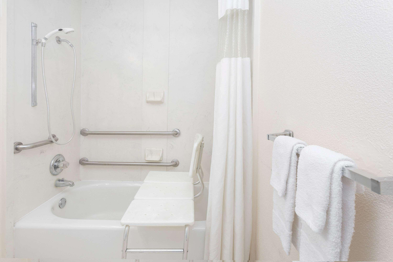 Bathroom 4, Super 8 by Wyndham Tifton, Tift