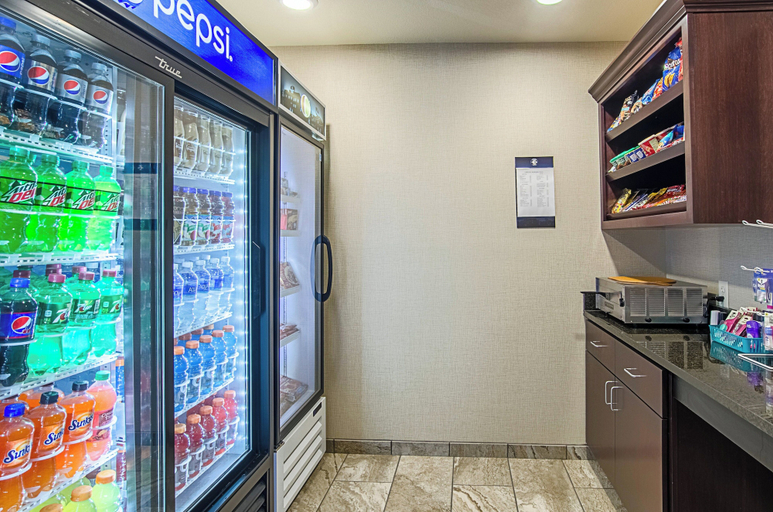 Food & Drinks 5, Cobblestone Inn & Suites - Guernsey, Platte