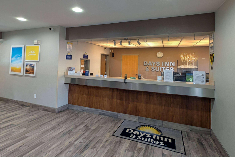 Public Area 2, Days Inn & Suites by Wyndham Castle Rock, Douglas
