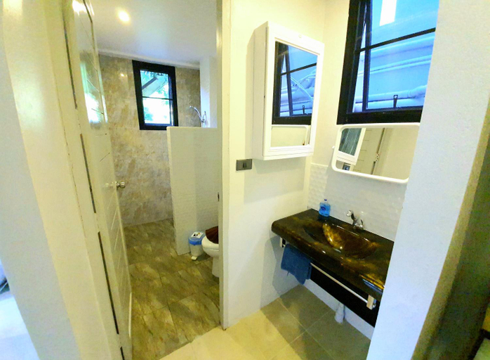 Bathroom 4, Penthouse Crystal Bay Apartments, Ko Samui