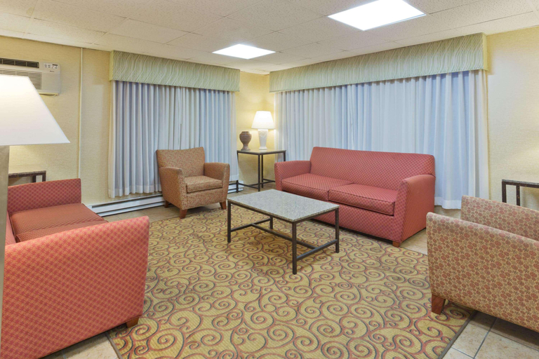 Public Area 2, Days Inn by Wyndham Rockford, Winnebago