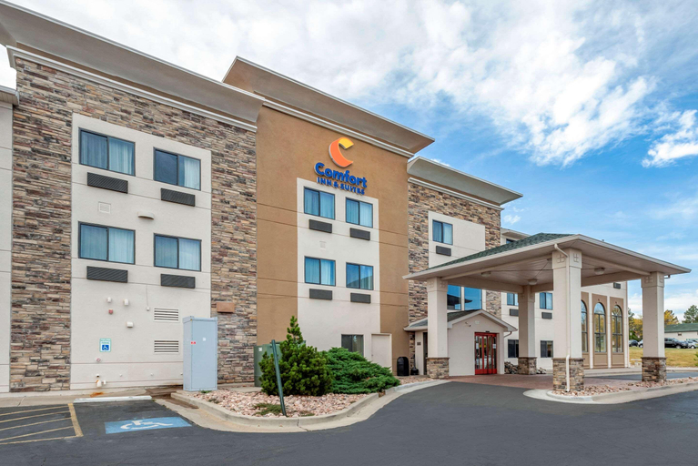 Exterior & Views 2, Comfort Inn & Suites Pueblo, Pueblo