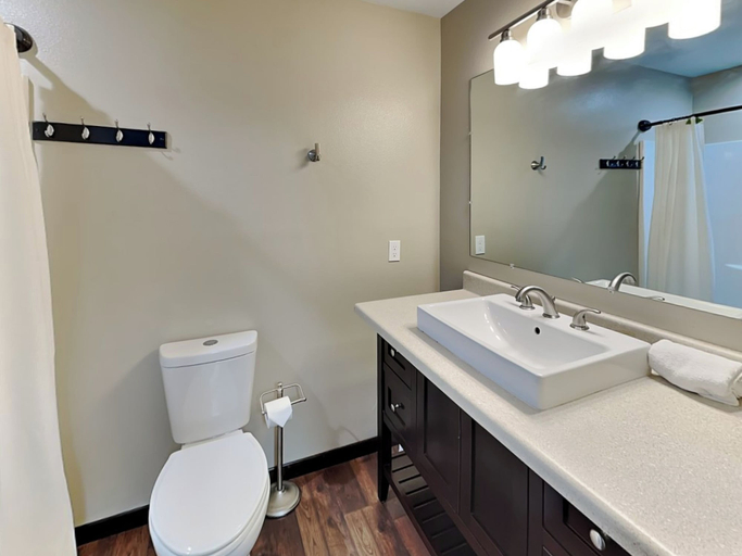 Bathroom 4, SabaiDii Guesthouse A & B by Miss Kitty’s, Aransas