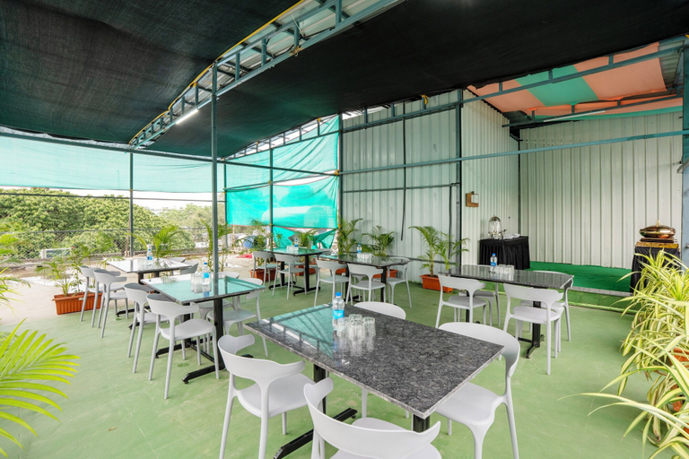 Food & Drinks 4, Treebo Riwaayat Regency, Pune