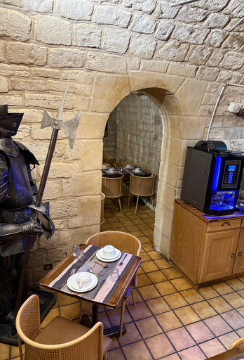 Others 4, Hôtel Richmond, Paris