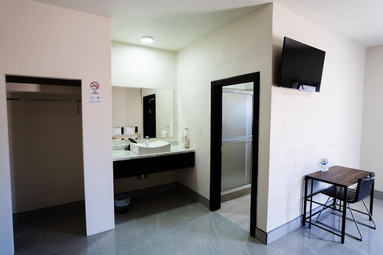 Bathroom 4, HOTEL & RV PARK ROSA EVELYN, Ensenada