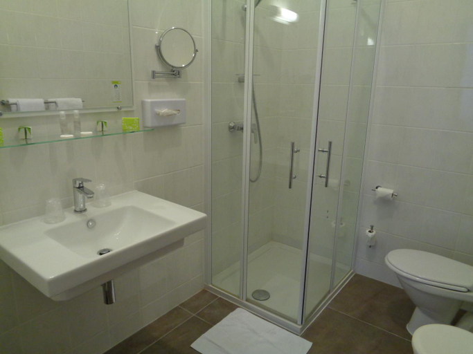 Bathroom 4, Hotel de Montaulbain, Meuse