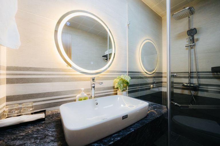 Bathroom 3, Wisteria Luxury Apartment, Ba Đình