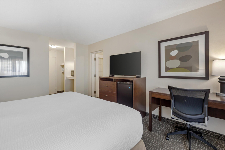 Bedroom 3, Best Western Cedar Park Inn, Division No. 11