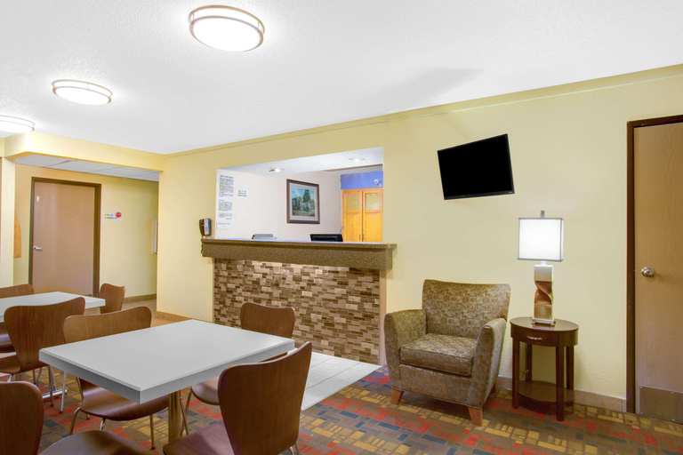 Public Area 2, Super 8 by Wyndham Lewisburg, Greenbrier