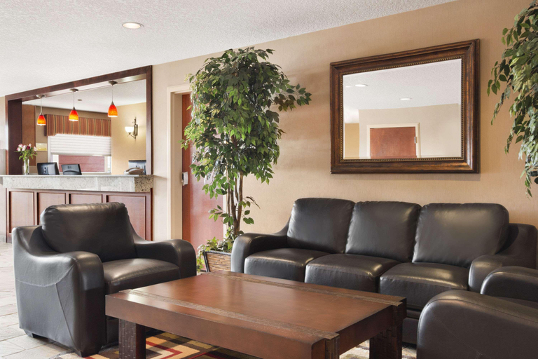 Public Area 2, Days Inn & Suites by Wyndham Cochrane, Division No. 6