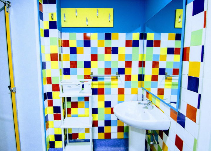 Bathroom 3, Red Nest Hostel, Valencia