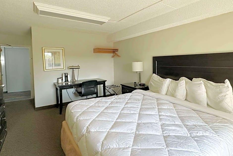 Public Area 2, Travelodge by Wyndham Welland, Niagara