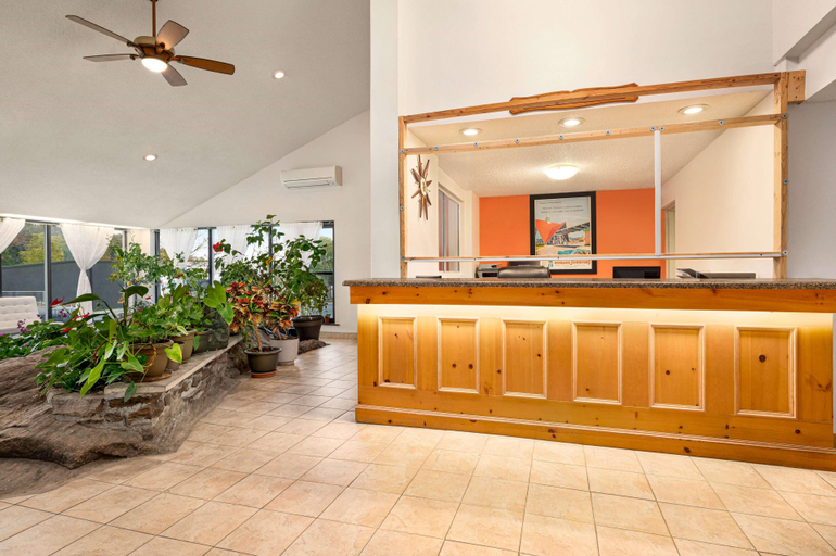 Public Area 2, Howard Johnson by Wyndham Gravenhurst, Muskoka