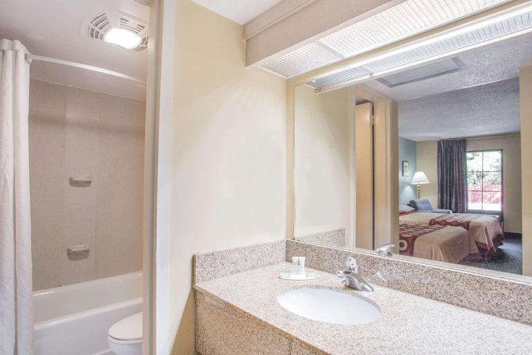 Bathroom 4, Super 8 by Wyndham Camp Springs/Andrews AFB DC , Prince George's