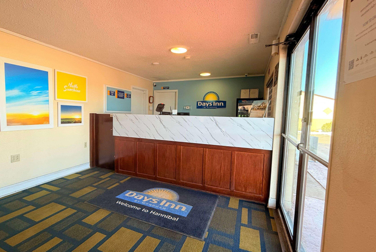 Public Area 2, Days Inn by Wyndham Hannibal, Ralls