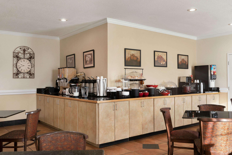 Food & Drinks 5, Ramada by Wyndham Elizabethtown, Hardin