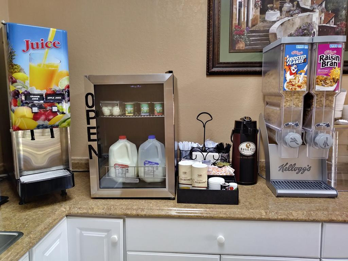 Food & Drinks 4, Econo Lodge Southside, Floyd