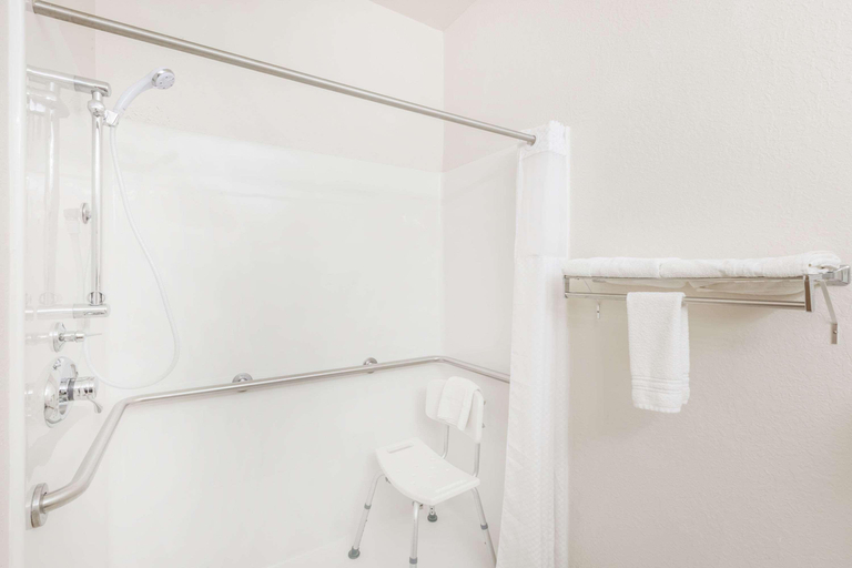 Bathroom 4, Super 8 By Wyndham Holton, Jackson