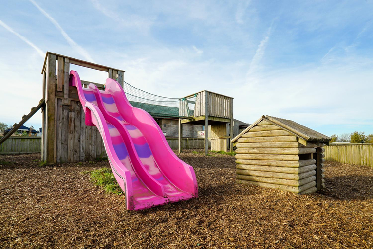 Family & Kids, Dog Friendly Stagecoach Glamping Pod with Hot Tub, Cheshire West and Chester