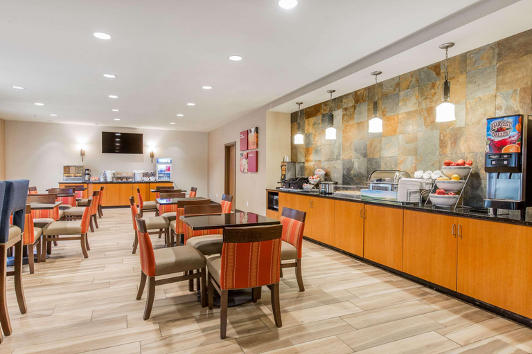 Food & Drinks 5, Comfort Suites East St. Louis, Saint Clair