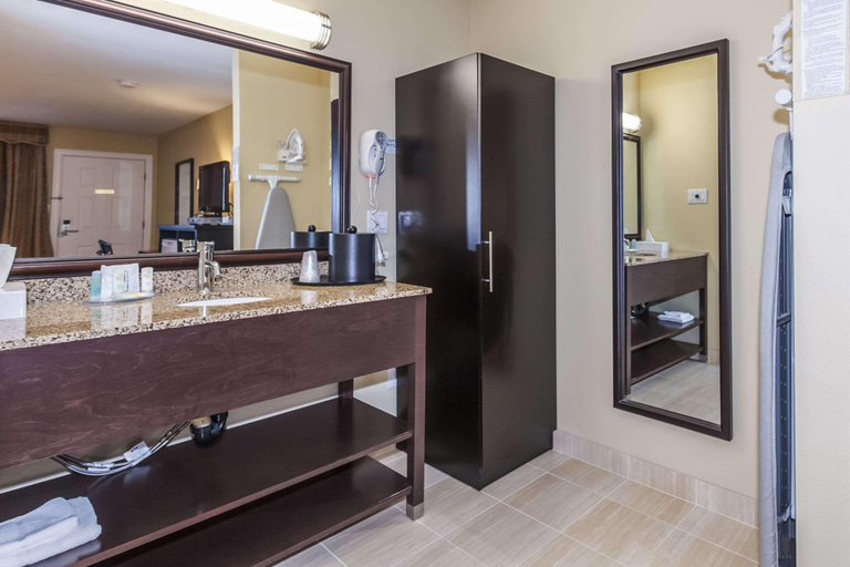 Bathroom 4, Quality Inn Merritt, Thompson-Nicola