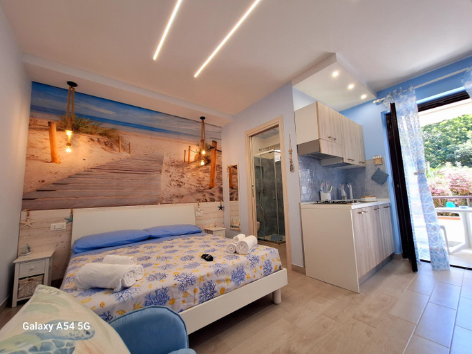 Bedroom, Flowers Apartment, Vibo Valentia