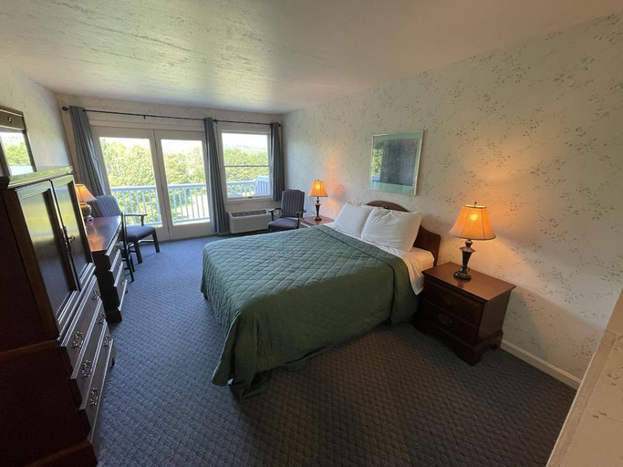 Bedroom 2, North Conway Mountain Inn, Carroll